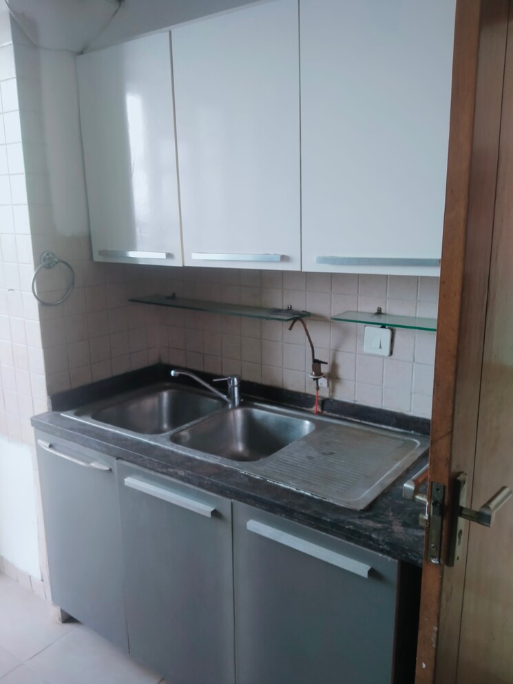 Kitchen, pioneer-park-phase-1 3 Bedroom 2438 Sq.Ft. Apartment In Sector 61 Gurgaon 9477863