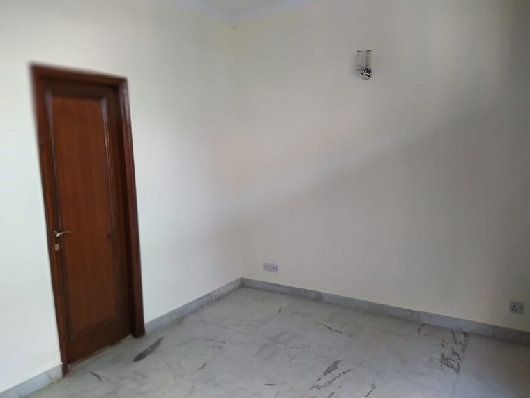 Room, chittaranjan park 3 Bedroom 1300 Sq.Ft. Builder Floor In Chittaranjan Park Delhi 9477915