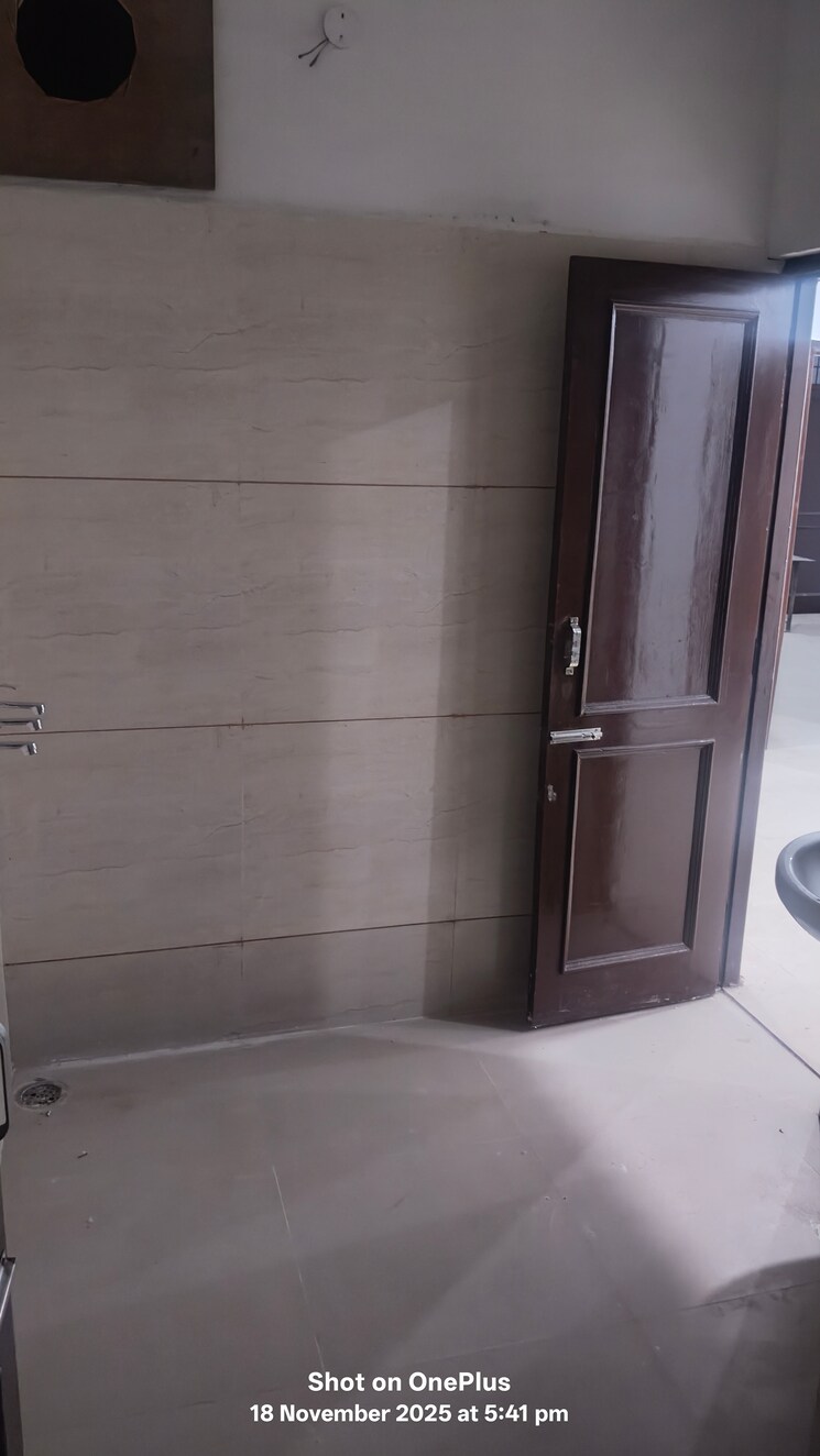 Room, dhakoli 3 Bedroom 150 Sq.Yd. Apartment In Dhakoli Zirakpur 9477875