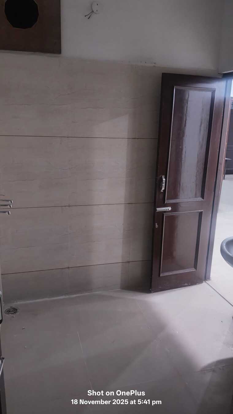 Room, dhakoli 3 Bedroom 150 Sq.Yd. Apartment In Dhakoli Zirakpur 9477875