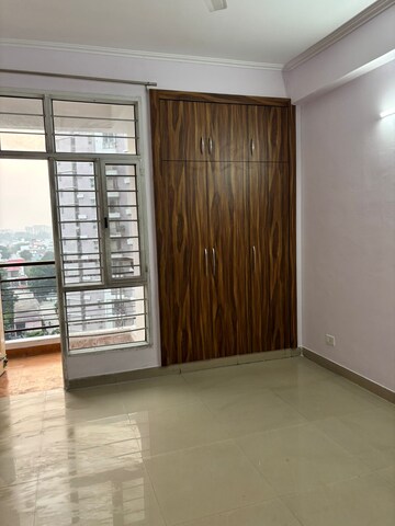 Room in 3 BHK Apartment at Eldeco Saubhagyam, Vrindavan Yojna – for Rent