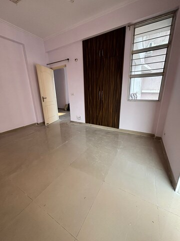 Room in 3 BHK Apartment at Eldeco Saubhagyam, Vrindavan Yojna – for Rent