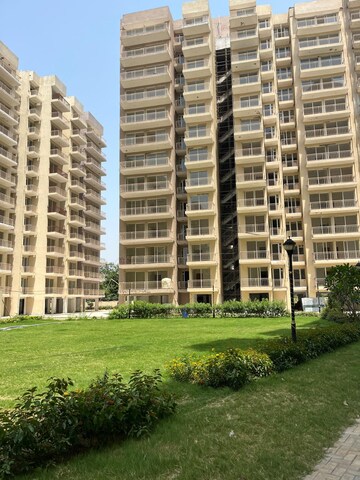 2 BHK Apartment For Sale in Bedarwals Sixty Three Golf Drive, Sector 63