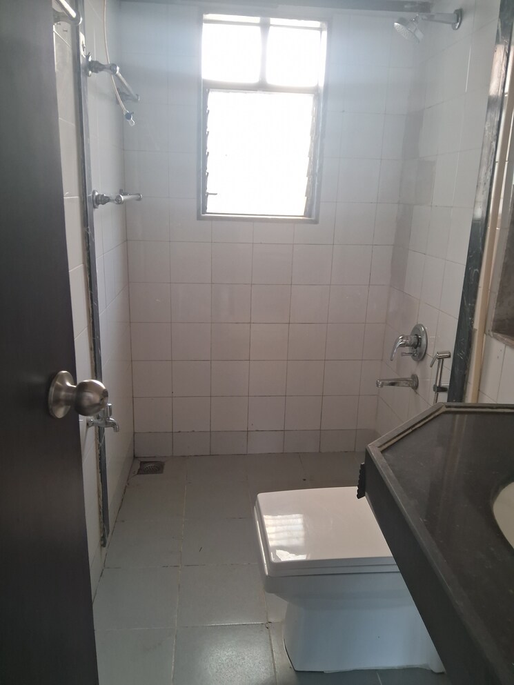 Bathroom, la-chapelle 3 Bedroom 1550 Sq.Ft. Apartment In Baner Pune 9478003