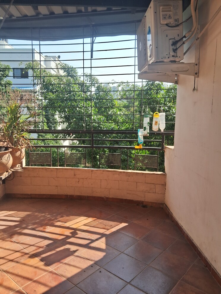Balcony, la-chapelle 3 Bedroom 1550 Sq.Ft. Apartment In Baner Pune 9478003