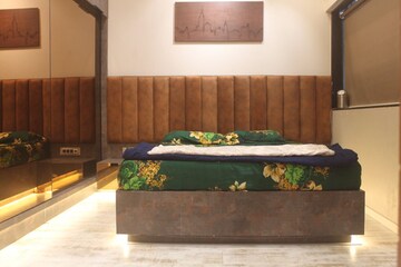 Bedroom in 3 BHK Apartment at Shishira Apartment, Andheri West – for Rent