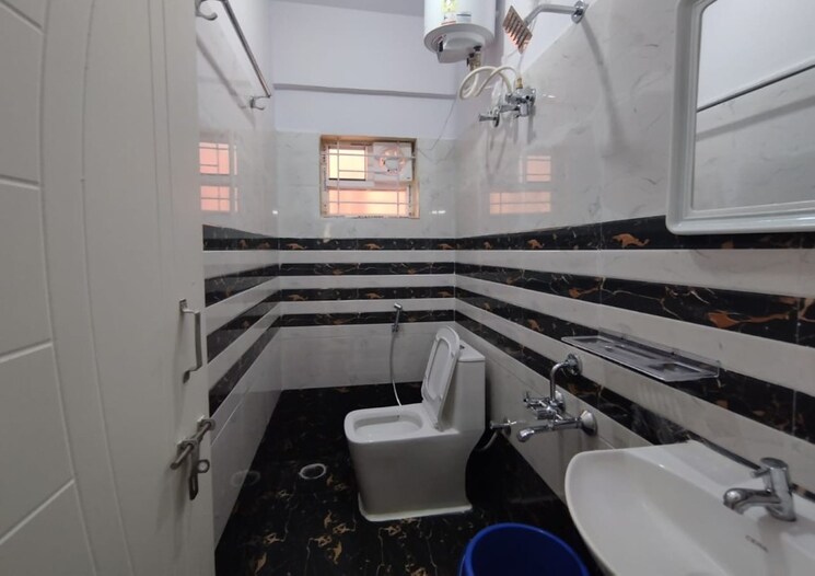 Bathroom, chattarpur 3 Bedroom 136 Sq.Yd. Builder Floor In Chattarpur Delhi 9478004