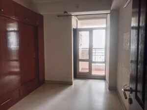 Room in 4 BHK Apartment at Ramprastha Coral Heights, Ramprastha Greens – for Rent