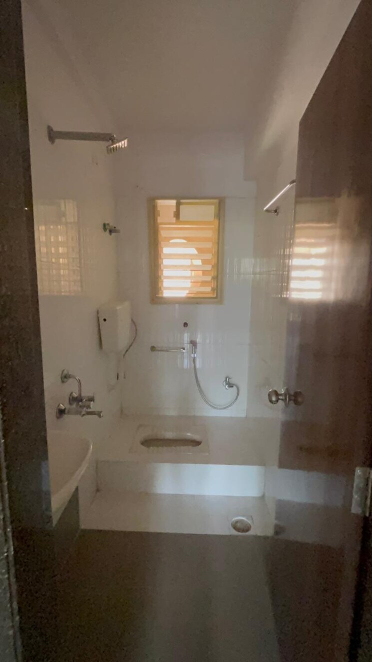 Bathroom, kamdhenu-pride 3 Bedroom 1500 Sq.Ft. Apartment In Kharghar Navi Mumbai 9478171