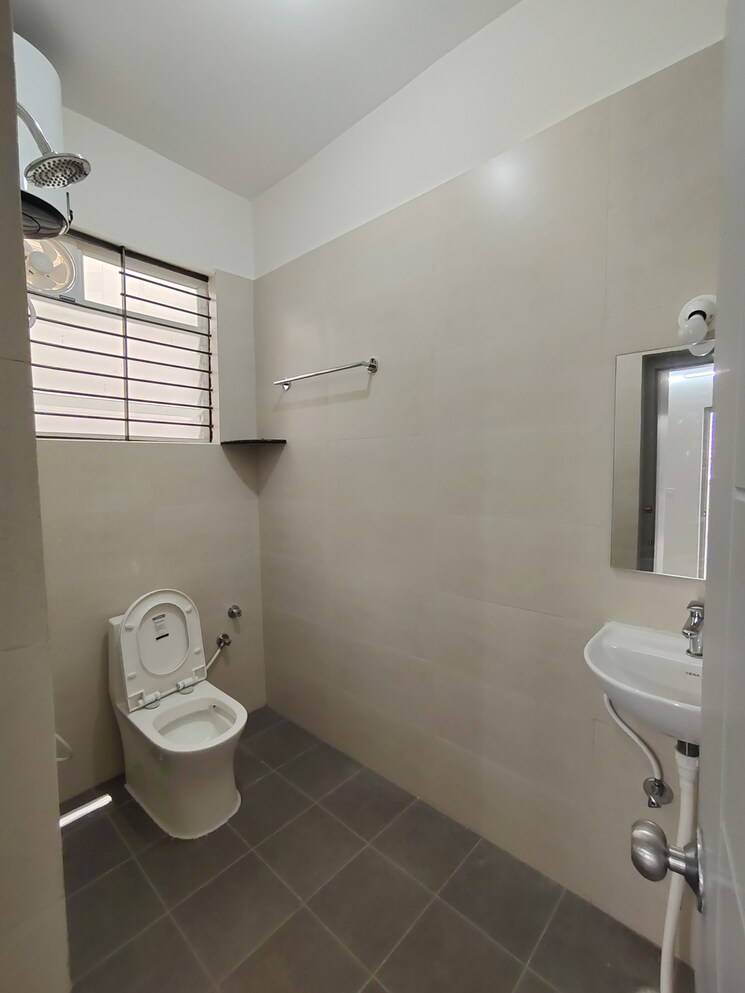 Bathroom, hsr layout sector 2 2 Bedroom 1250 Sq.Ft. Apartment In Hsr Layout Sector 2 Bangalore 9478259