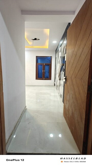 Room in 2 BHK Builder Floor at Sector 73 – for Sale