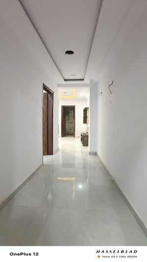 Room in 2 BHK Builder Floor at Sector 73 – for Sale