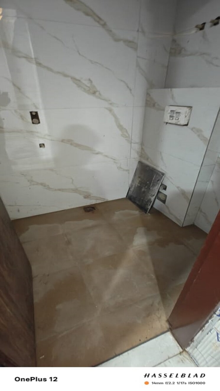 Bathroom, sector 73 2 Bedroom 1000 Sq.Ft. Builder Floor In Sector 73 Noida 9478221