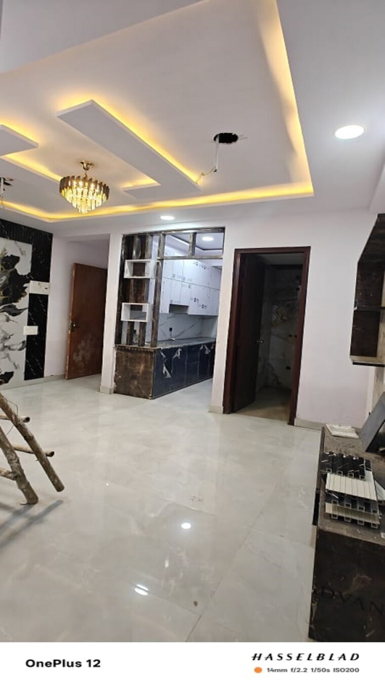 Team Area, sector 73 2 Bedroom 1000 Sq.Ft. Builder Floor In Sector 73 Noida 9478220