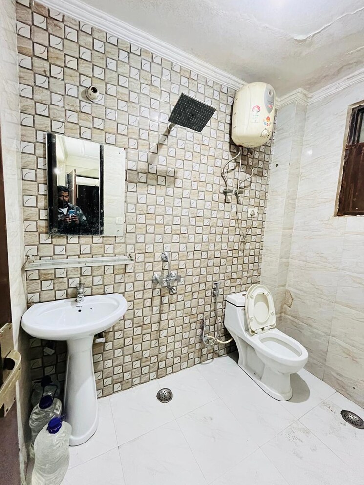 Attached Bathroom, saket 2 Bedroom 900 Sq.Ft. Builder Floor In Saket Delhi 9478283