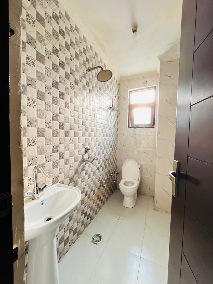 Bathroom, saket 2 Bedroom 900 Sq.Ft. Builder Floor In Saket Delhi 9478283