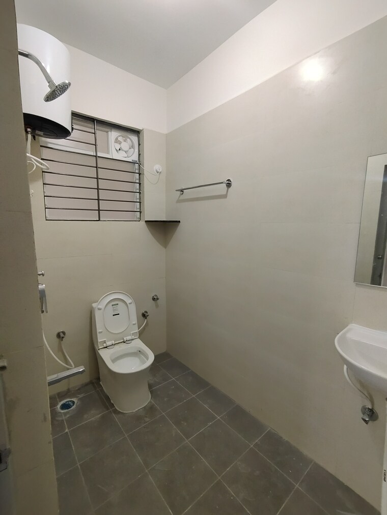 Bathroom, hsr layout 2 Bedroom 900 Sq.Ft. Apartment In Hsr Layout Bangalore 9478342