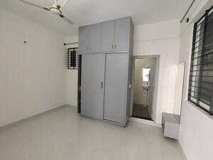 Room in 2 BHK Apartment at Hsr Layout – for Rent