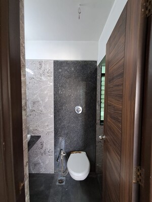 Furnished Amenities in 2 BHK Apartment at PR Wood Wind, Andheri East – for Rent