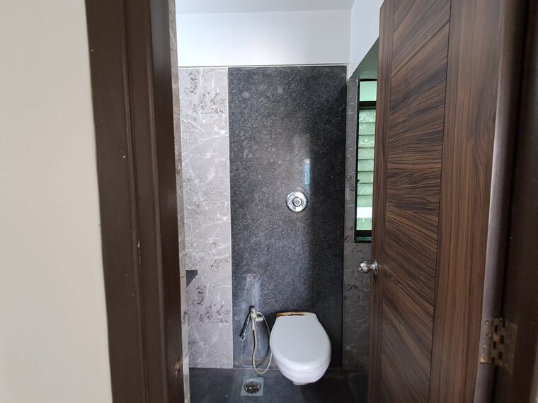Bathroom, pr-wood-wind 2 Bedroom 728 Sq.Ft. Apartment In Andheri East Mumbai 9472939