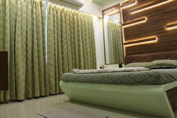 Room in 2 BHK Apartment at Yash Pinnacle, Paldi – for Rent