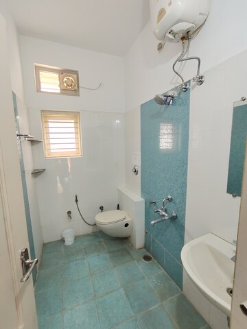 Attached Bathroom in 4 BHK Independent House at Reliaable Lake Vista, Hsr Layout – for Rent