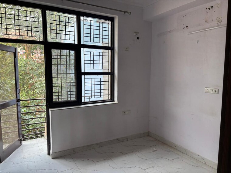 Room, sector 40 2 Bedroom 1389 Sq.Ft. Builder Floor In Sector 40 Gurgaon 9478555