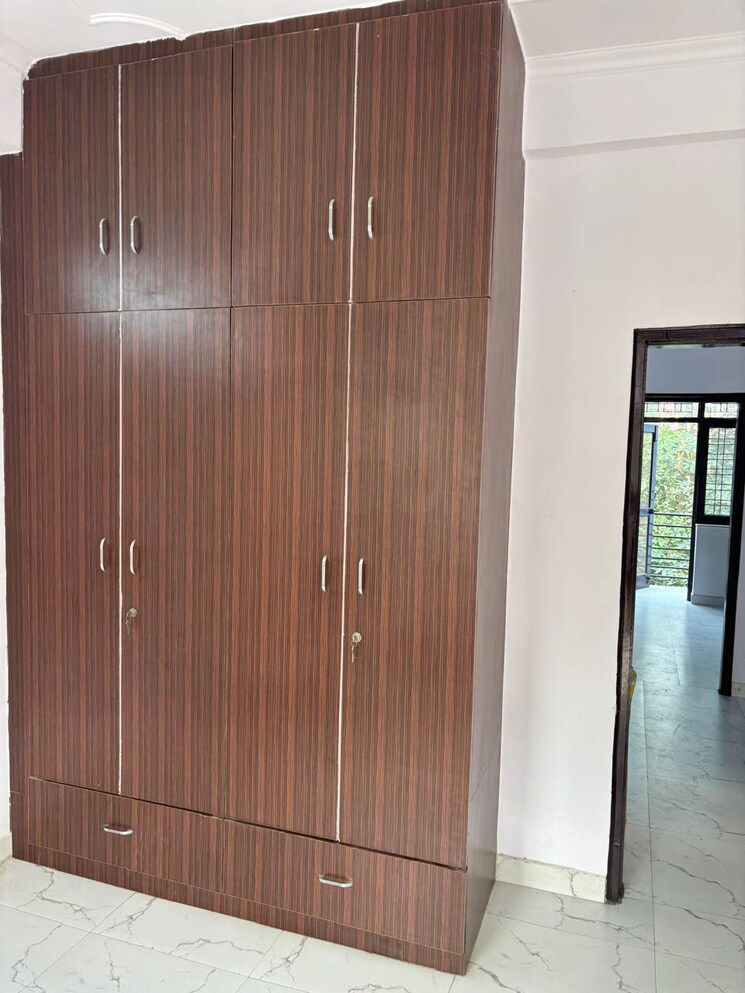 Room, sector 40 2 Bedroom 1389 Sq.Ft. Builder Floor In Sector 40 Gurgaon 9478555