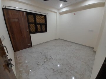 Room in 2 BHK Builder Floor at Sector 40 – for Rent