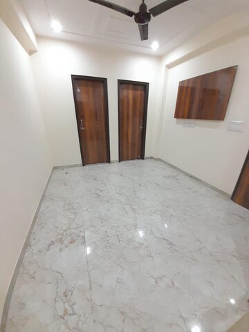 Room in 2 BHK Builder Floor at Sector 40 – for Rent