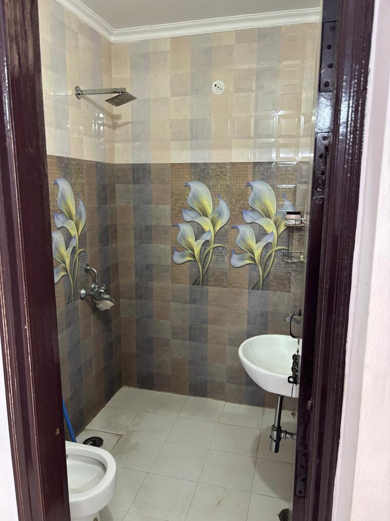 Bathroom, sector 40 2 Bedroom 1389 Sq.Ft. Builder Floor In Sector 40 Gurgaon 9478555