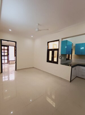 Room in 2 BHK Builder Floor at Sector 46 – for Rent