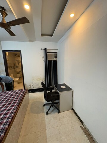 Master Bedroom in 1 BHK Builder Floor at Sector 40 – for Rent