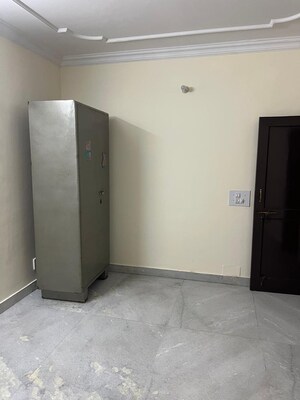 Room in 2 BHK Builder Floor at Sector 40 – for Rent
