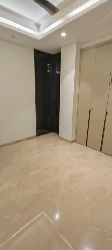 Room in 4 BHK Builder Floor at Hauz Khas – for Sale