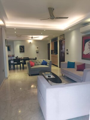 Living Room in 4 BHK Builder Floor at Tanvi villa, Sector 45 – for Rent