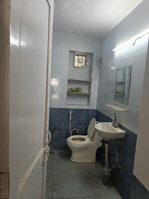 Bathroom in 3.5 BHK Apartment at Mayur Vihar – for Rent