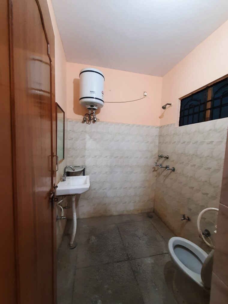 Bathroom, diamond-complex 2 Bedroom 1200 Sq.Ft. Independent House In Triveni Nagar Lucknow 9478604