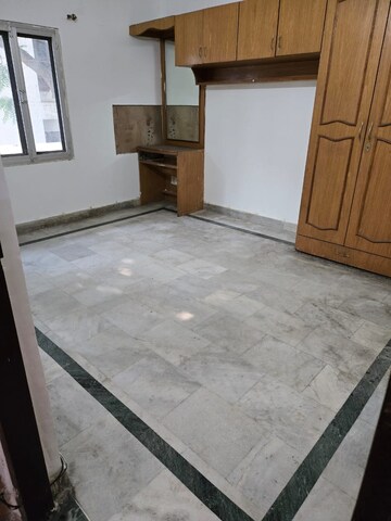 Room in 1 BHK Villa at Ravindra Garden, Aliganj – for Rent