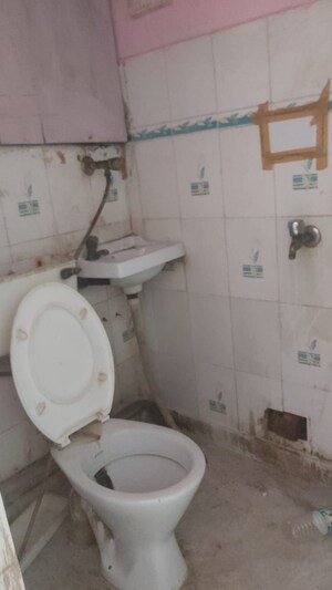 Bathroom in 1 RK Builder Floor at Mayur Vihar – for Rent