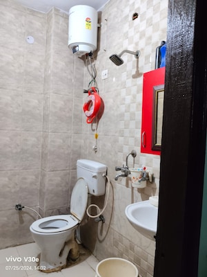 Bathroom in 2.5 BHK Builder Floor at Mayur Vihar – for Sale