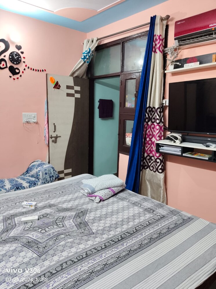 Bedroom, mayur vihar 2.5 Bedroom 450 Sq.Ft. Builder Floor In Mayur Vihar Delhi 9478629