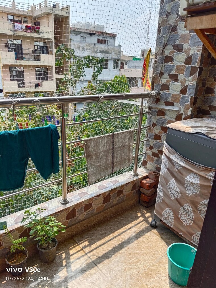 Balcony, mayur vihar 2.5 Bedroom 450 Sq.Ft. Builder Floor In Mayur Vihar Delhi 9478629