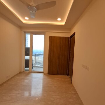 Room in 3 BHK Apartment at Ambience Creacions, Sector 22 – for Rent