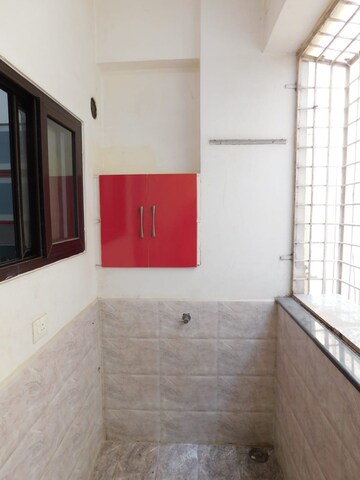 Room in 4 BHK Builder Floor at Kondapur – for Rent