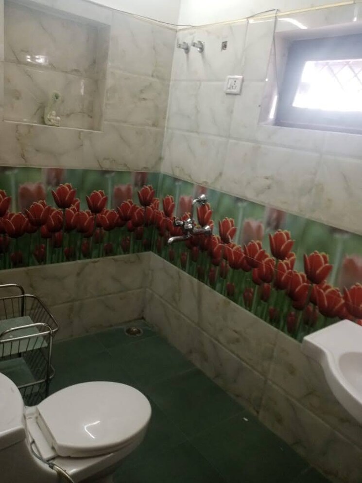 Bathroom, mohit nagar 3 Bedroom 3400 Sq.Ft. Independent House In Mohit Nagar Dehradun 9478700