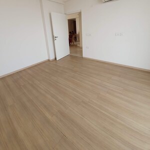 Room in 3 BHK Apartment at DLF The Primus, Sector 82a – for Sale