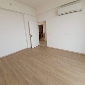 Room in 3 BHK Apartment at DLF The Primus, Sector 82a – for Rent