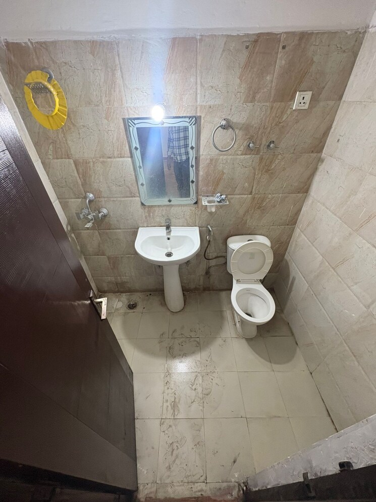 Bathroom, ajnara-homes 2 Bedroom 1060 Sq.Ft. Apartment In Sector 16b Greater Noida Greater Noida 9478735