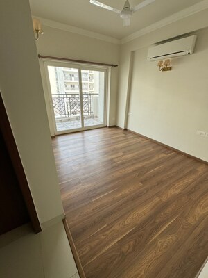 Room in 3 BHK Apartment at Signature Global Park 4 and 5, Sohna Sector 36 – for Rent